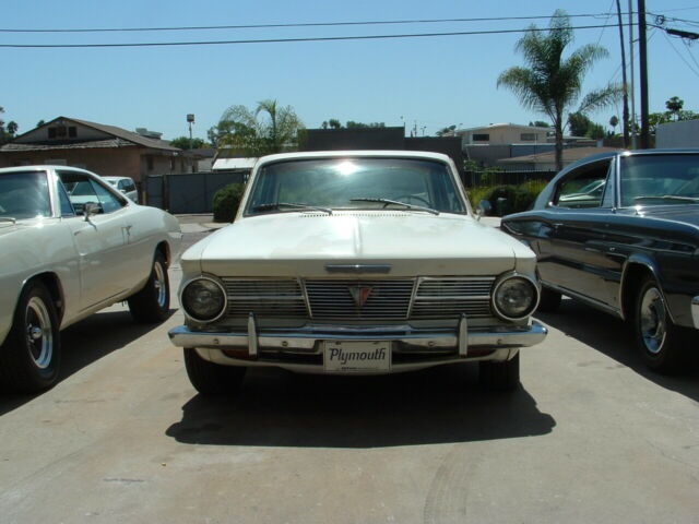 Plymouth Valiant 1965 image number 8