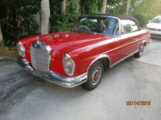 Mercedes-Benz 200-Series 1965 image number 1