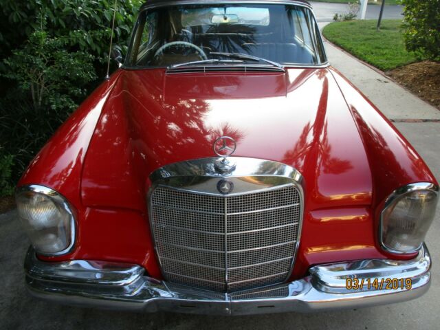 Mercedes-Benz 200-Series 1965 image number 11