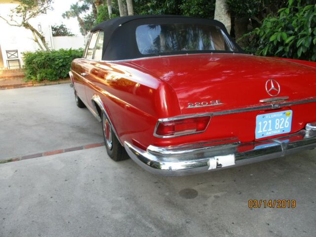 Mercedes-Benz 200-Series 1965 image number 15