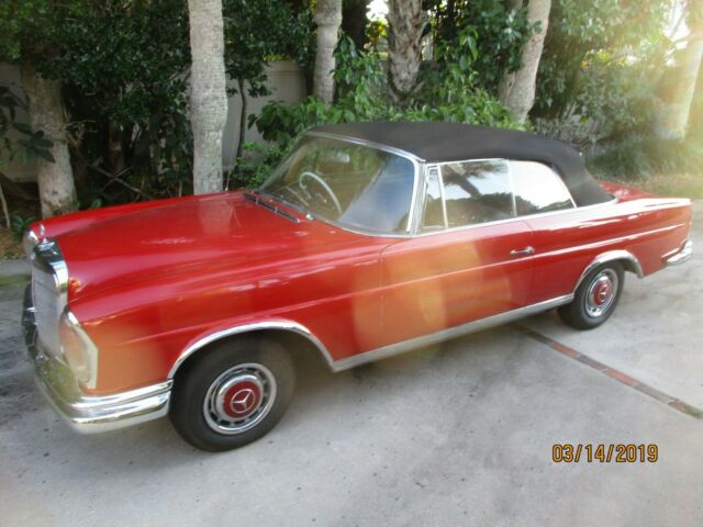 Mercedes-Benz 200-Series 1965 image number 19