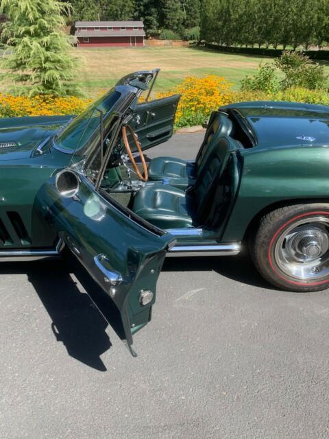 Chevrolet Corvette 1965 image number 21