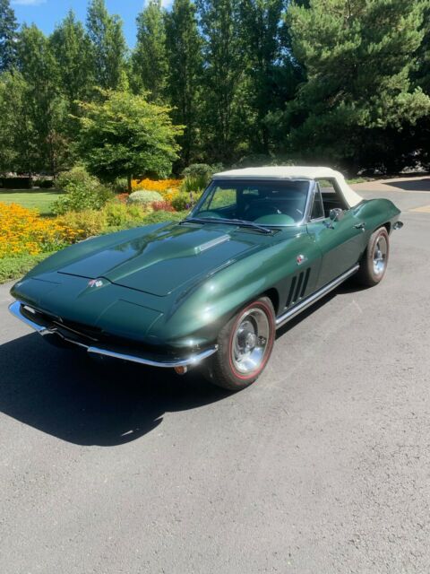 Chevrolet Corvette 1965 image number 23