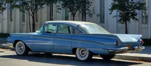 Buick LeSabre 1960 image number 32