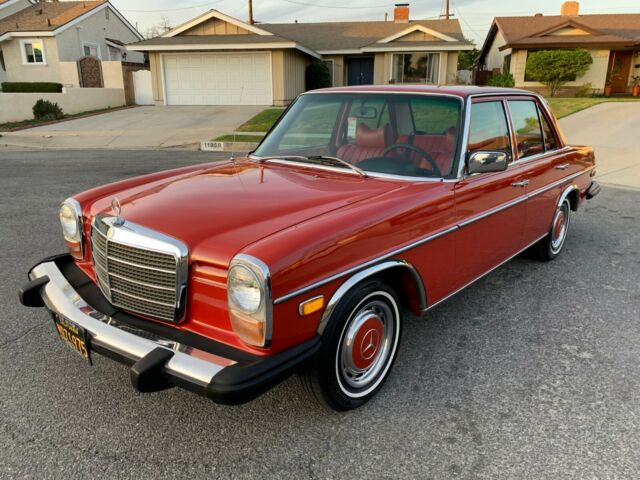 Mercedes-Benz 200-Series 1975 image number 0