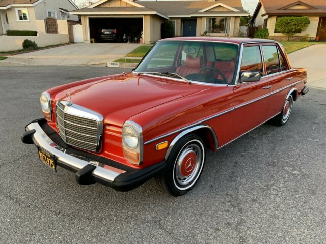 Mercedes-Benz 200-Series 1975 image number 4