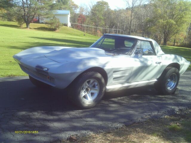 Chevrolet Corvette 1964 image number 26