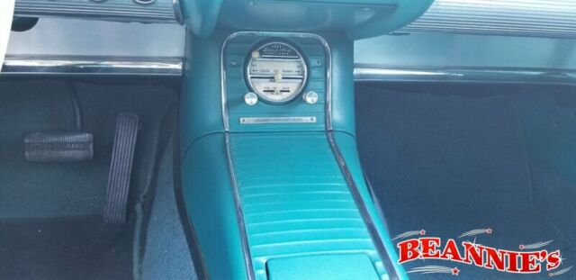 Ford Thunderbird 1960 image number 38