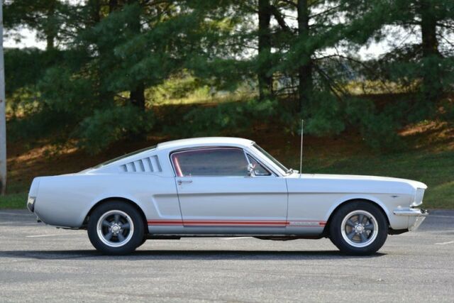 Ford Mustang 1965 image number 33