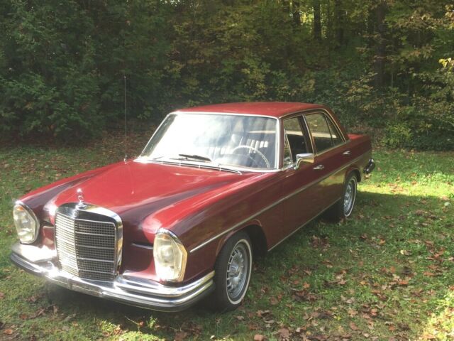 Mercedes-Benz S-Class 1969 image number 2