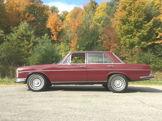 Mercedes-Benz S-Class 1969 image number 23