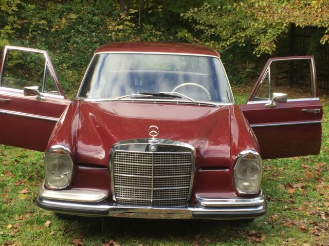 Mercedes-Benz S-Class 1969 image number 25