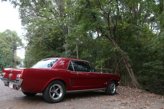 Ford Mustang 1966 image number 22