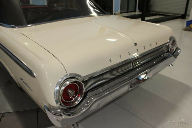 Ford Galaxie 1962 image number 19