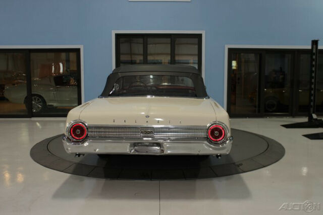 Ford Galaxie 1962 image number 2