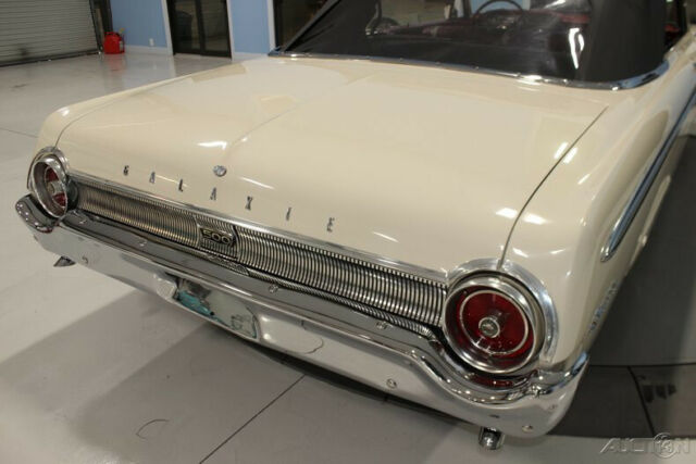 Ford Galaxie 1962 image number 21