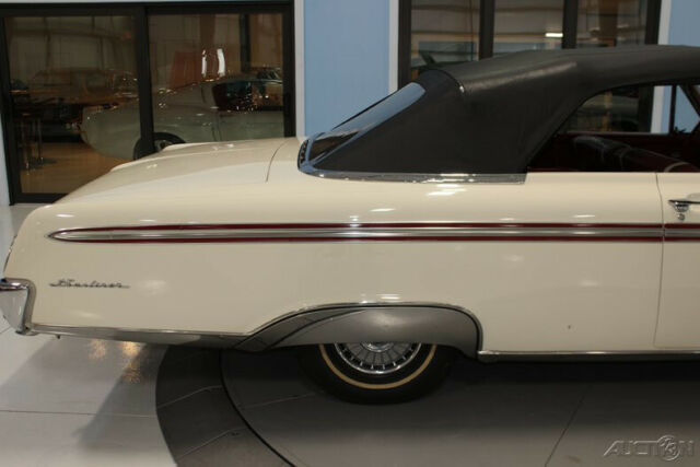 Ford Galaxie 1962 image number 22