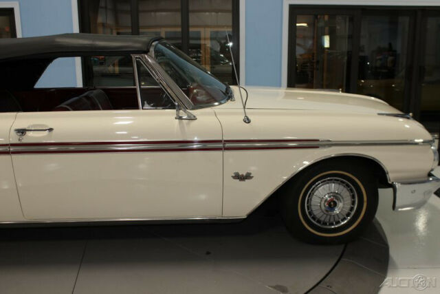 Ford Galaxie 1962 image number 23