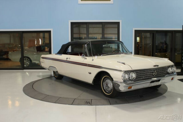 Ford Galaxie 1962 image number 29