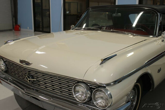 Ford Galaxie 1962 image number 31