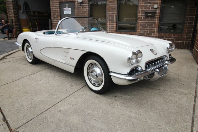 Chevrolet Corvette 1959 image number 30