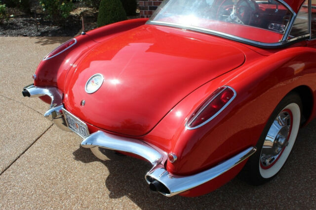 Chevrolet Corvette 1960 image number 11