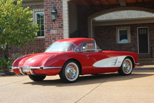 Chevrolet Corvette 1960 image number 27