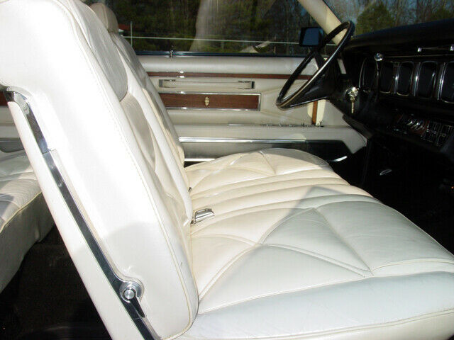 Lincoln Continental 1970 image number 16