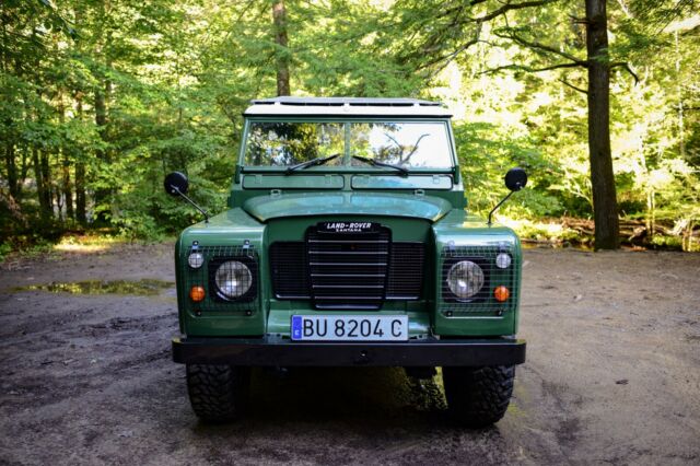 Land Rover Defender 1976 image number 0