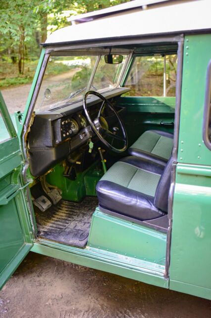 Land Rover Defender 1976 image number 10