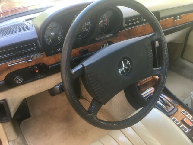 Mercedes-Benz 400-Series 1979 image number 11