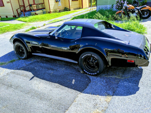 Chevrolet Corvette 1976 image number 0