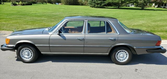 Mercedes-Benz 300-Series 1979 image number 1