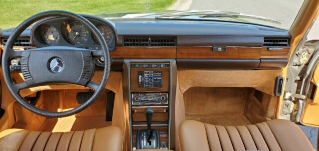 Mercedes-Benz 300-Series 1979 image number 19