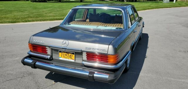 Mercedes-Benz 300-Series 1979 image number 27