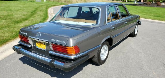 Mercedes-Benz 300-Series 1979 image number 28