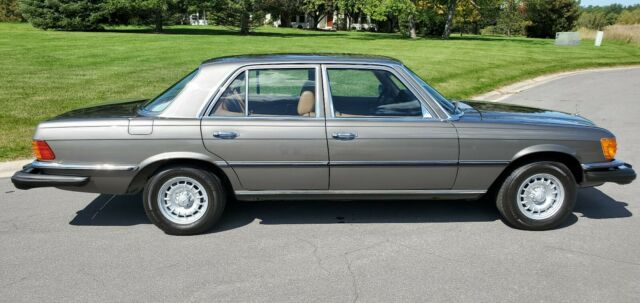 Mercedes-Benz 300-Series 1979 image number 30