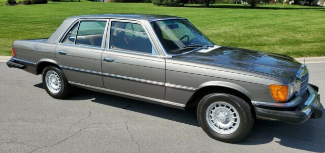 Mercedes-Benz 300-Series 1979 image number 31