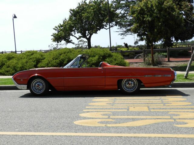 Ford Thunderbird 1962 image number 1