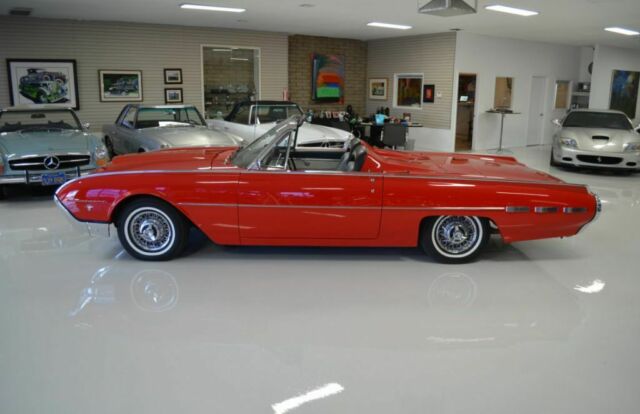 Ford Thunderbird 1962 image number 4