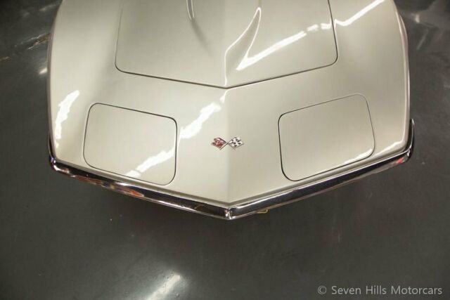 Chevrolet Corvette 1972 image number 13