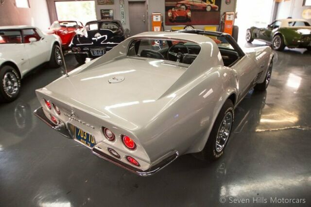 Chevrolet Corvette 1972 image number 24