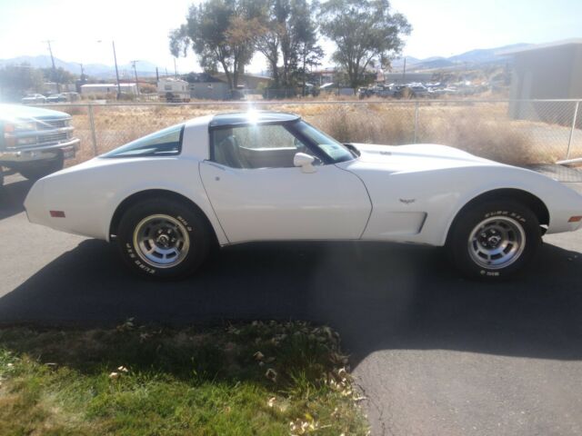 Chevrolet Corvette 1979 image number 1