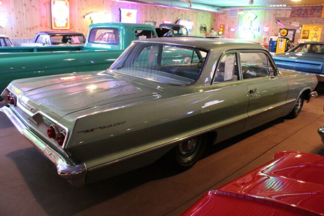 Chevrolet Bel Air/150/210 1963 image number 2