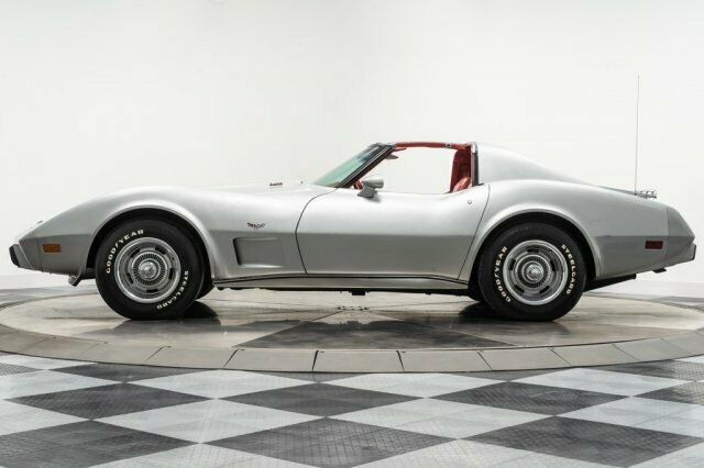 Chevrolet Corvette 1977 image number 28