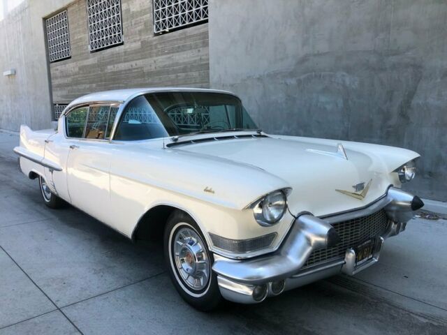 Cadillac DeVille 1957 image number 2