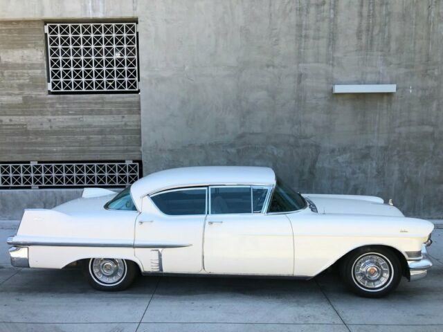 Cadillac DeVille 1957 image number 28