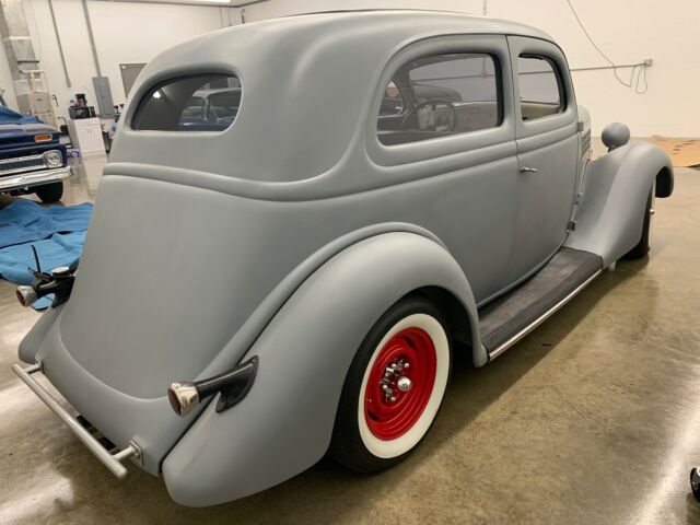 Ford Tudor Sedan Slant Back 1935 image number 1