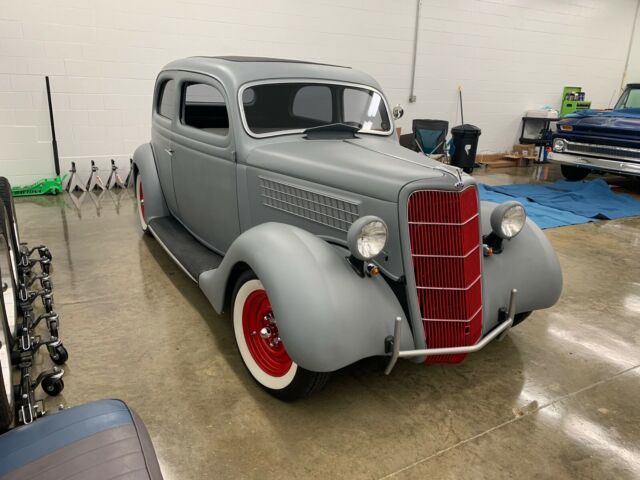 Ford Tudor Sedan Slant Back 1935 image number 26