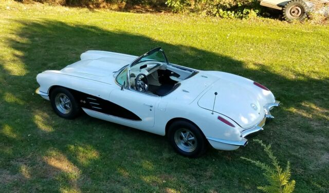 Chevrolet Corvette 1959 image number 24